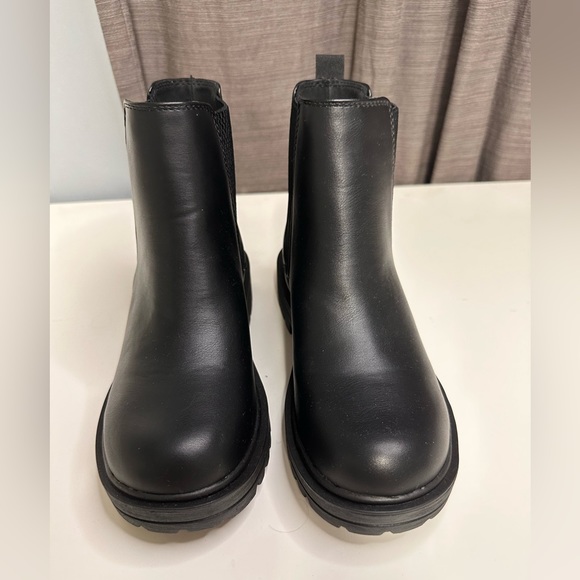 NWB, Soda “Pilot” lug sole chelsea ankle boot, size 6 - Picture 3 of 6